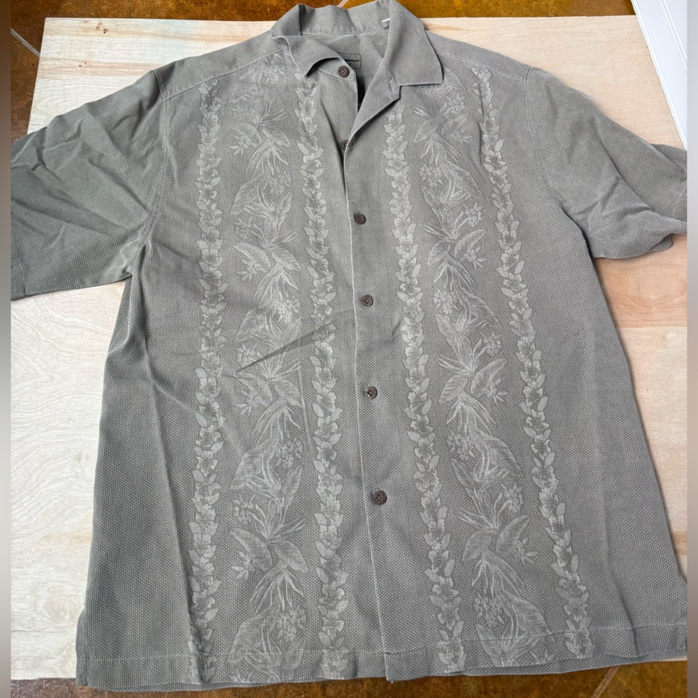 Tommy Bahama Men's Gray print shirt